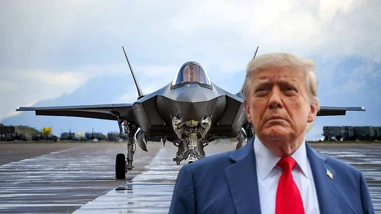 ईरान से परमाणु वार्ता के बीच अमेरिका का बड़ा कदम, मध्य पूर्व में 50 से ज्यादा लड़ाकू विमान किए तैनात