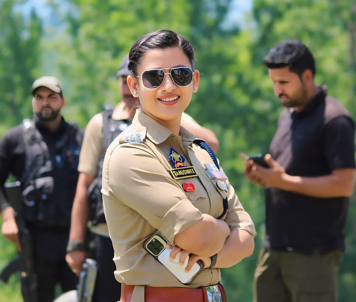 IPS तनुश्री का ट्रांसफर: छलका घाटी का दर्द, लोग बोल रहे- ‘जम्मू-कश्मीर ने खोया ईमानदार अफसर, मिस यू दीदी’ | ips tanushree transfer jammu kashmir to delhi agmut cadre reshuffle