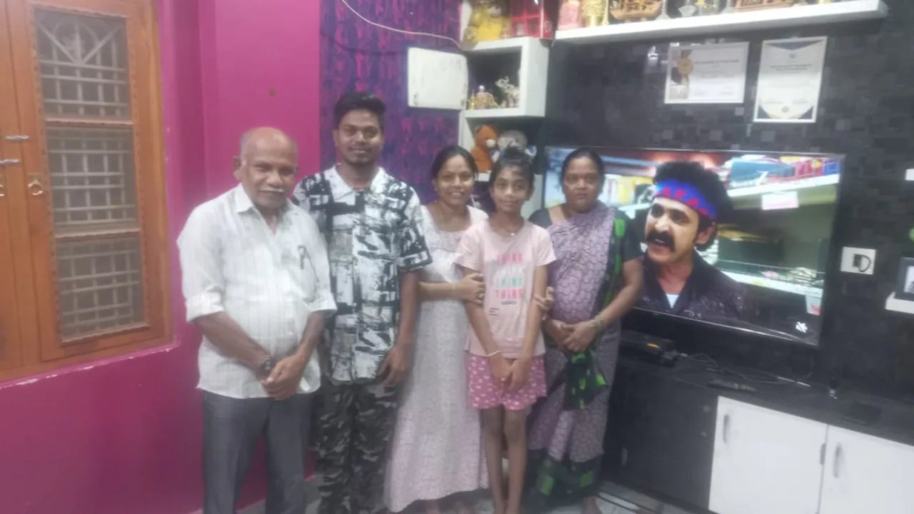 30 साल का समय… 1200 KM का सफर, द‍िल छू लेगी दोस्‍ती में उधार और वादा न‍िभाने की ये कहानी | Kerala Man Travels over 1200 KM to Telangana to Repay 30 Year Old Debt